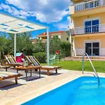 House With A Swimming Pool Kastel Luksic, - 23710 Casa vacanze