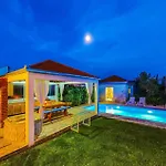 Casa vacanze House With A Swimming Pool Kastel Luksic, - 23710