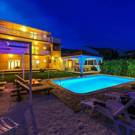 House With A Swimming Pool Kastel Luksic, - 23710 *