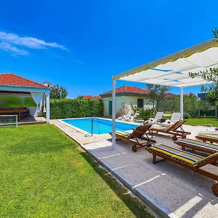 Casa de Férias House With A Swimming Pool Kastel Luksic, - 23710 *