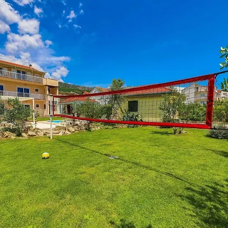 Casa vacanze House With A Swimming Pool Kastel Luksic, - 23710 *